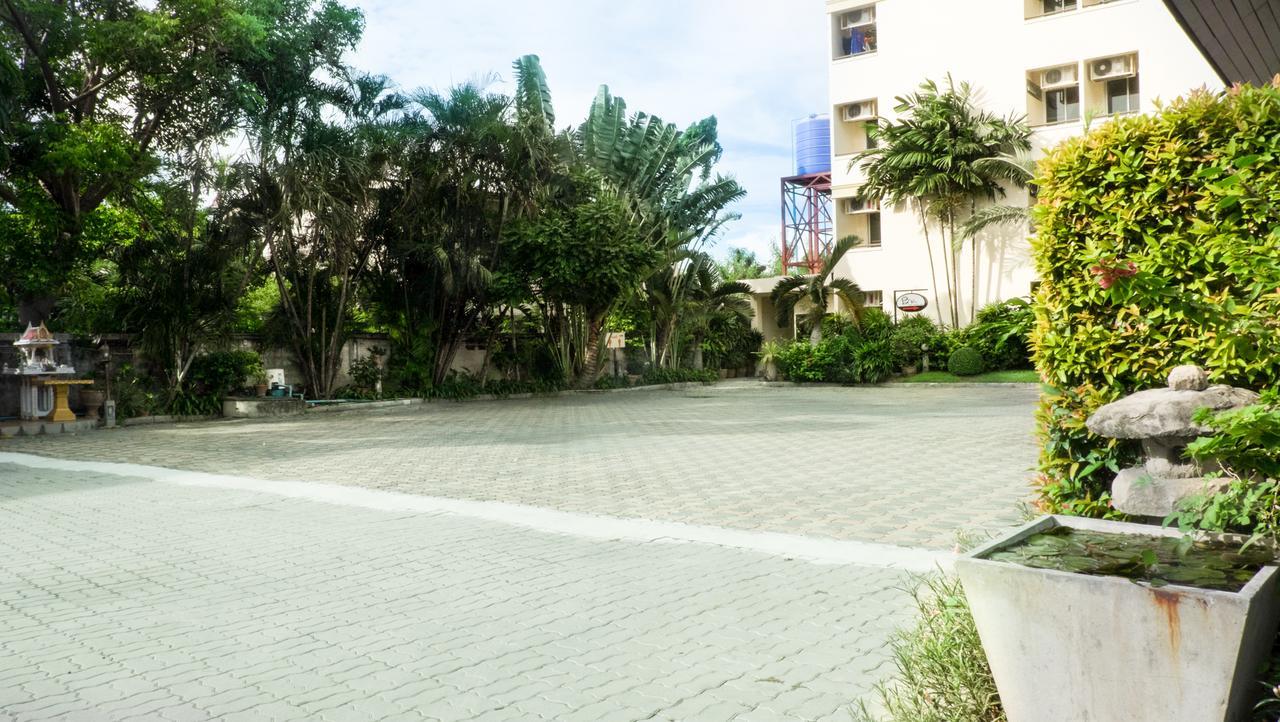 Palm Ville Pass Up Mansion Chonburi Exterior photo